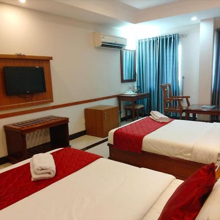 Hotel Jyothis Regency Palakkad Exteriör bild
