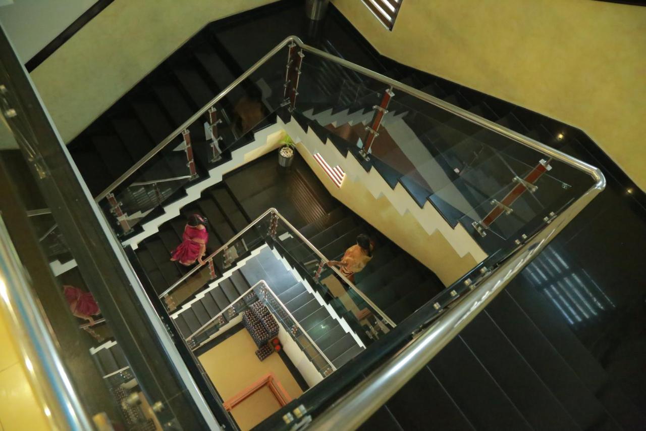 Hotel Jyothis Regency Palakkad Exteriör bild