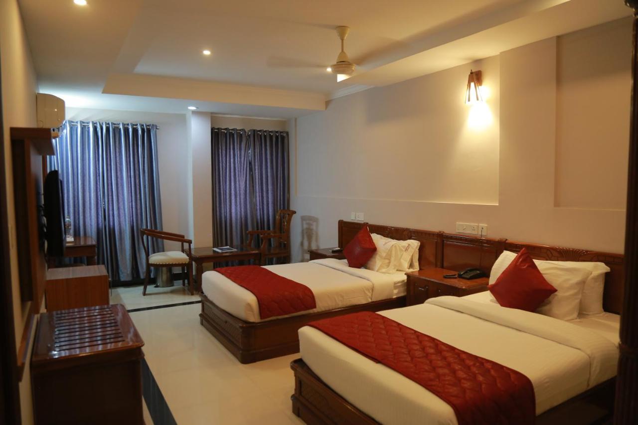 Hotel Jyothis Regency Palakkad Exteriör bild