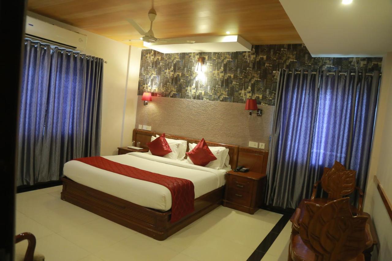 Hotel Jyothis Regency Palakkad Exteriör bild