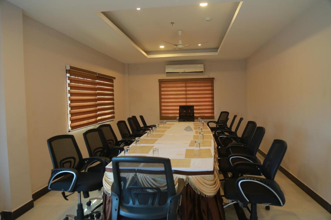 Hotel Jyothis Regency Palakkad Exteriör bild